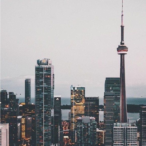 Meet your Posher, Kendra ☺️ - Picture 1 of 1